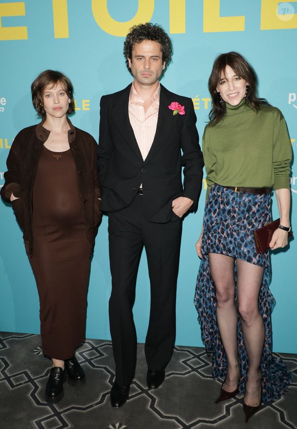 Lou de Laâge (enceinte), Luke Kirby, Charlotte Gainsbourg à la première de la série "Etoile" de Prime Video à la Galerie Bourbon à Paris le 23 avril 2025.

© Coadic Guirec / Bestimage