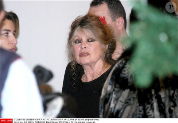 L'ancienne actrice Brigitte Bardot fête le Noël de la Société Protectrice des Animaux dans son refuge d'Auteuil. Paris-France, le 14/12/2002. © Giancarlo Gorassini/ABACA.
