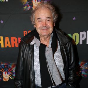 Pierre Perret n’a jamais souhaité s’exprimer publiquement sur cette tragédie, se contentant de dire que c’était “la pire chose qui puisse arriver dans l’existence de quelqu’un”.

Pierre Perret - Célébrités au Concert de Robert Charlebois, " Robert en CharleboisScope " au Grand Rex à Paris France, le 1er Avril 2023.

© Bertrand Rindoff / Bestimage