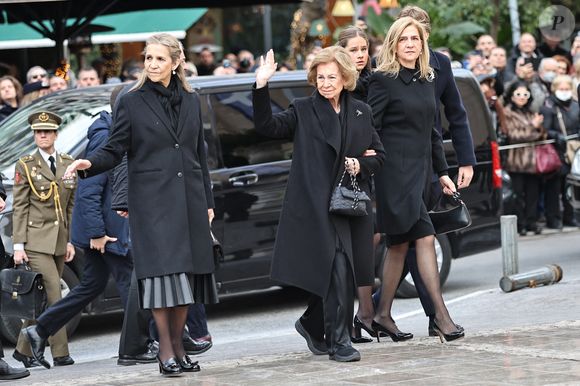 L'ancienne reine Sofia d'Espagne avec les princesses Elena et Cristina assistent aux funérailles de la princesse Irène de Grèce à la cathédrale métropolitaine d'Athènes à Athènes, Grèce, le 19 janvier 2026. Photo par Giannis Panagopoulos/Eurokinissi/ABACAPRESS.COM