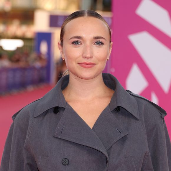 Chloe Jouannet - Tapis rouge pour la projection du film "Bugonia" lors du 51éme Festival du Cinema Américain de Deauville le 6 septembre 2025. © Denis Guignebourg/Bestimage