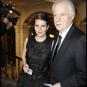 "Bien sûr. Mais je n’ai pas attendu d’avoir le jackpot pour partager des choses avec mes enfants. Je trouve que c’est bien de les aider quand on peut", a-t-il confié...

André Dussollier et sa fille Julia - Arrivée à la 35e cérémonie des César au Théâtre du Chatelet - 27/02/2010 © RINDOFF-BORDE / BESTIMAGE