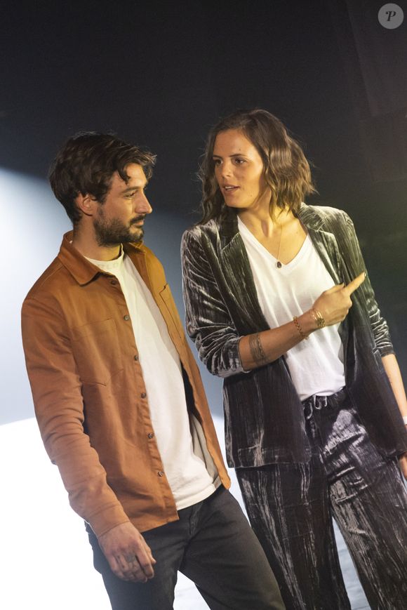 Exclusif - Jeremy Frerot et sa femme Laure Manaudou - Backstage - Enregistrement de l'émission "La Chanson secrète 11" à Paris, diffusée le 24 juin sur TF1. Le 15 janvier 2022
© Cyril Moreau / Bestimage