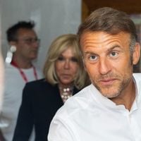 Bronzés comme jamais, Emmanuel et Brigitte Macron applaudissent une star française sur la Côte d'Azur