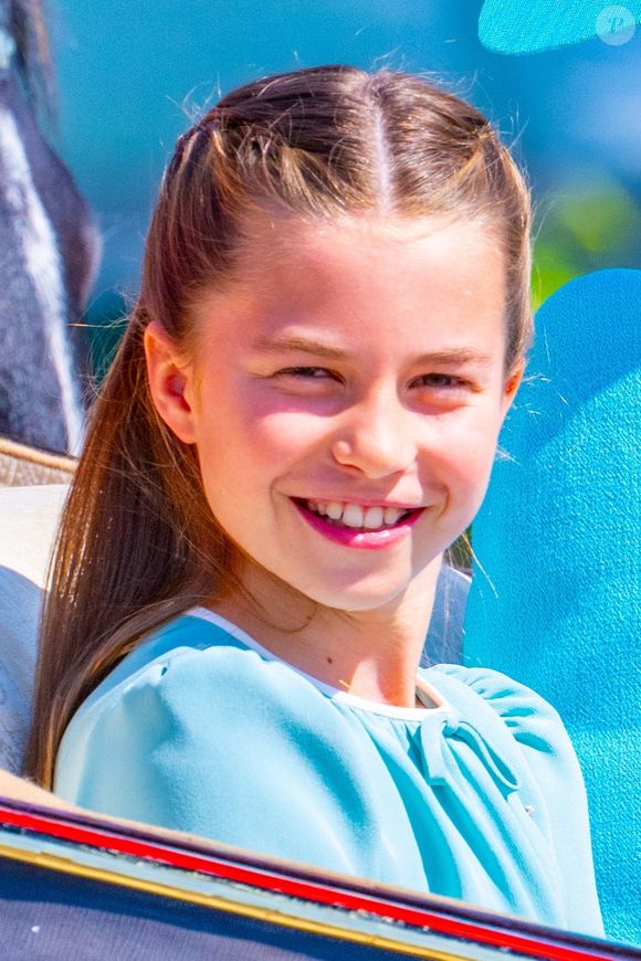 La princesse Charlotte de Galles, - Les membres de la famille royale britannique arrivent à Buckingham Palace pour la cérémonie Trooping the Colour à Londres, le 14 juin 2025. Affecté par le crash du Boeing 787 Dreamliner à Ahmedabad du 12 juin, le souverain et les officiels porteront un brassard noir en hommage aux plus de 270 victimes. Bon nombre d'elles étaient des ressortissants britanniques.
© Backgrid / Bestimage