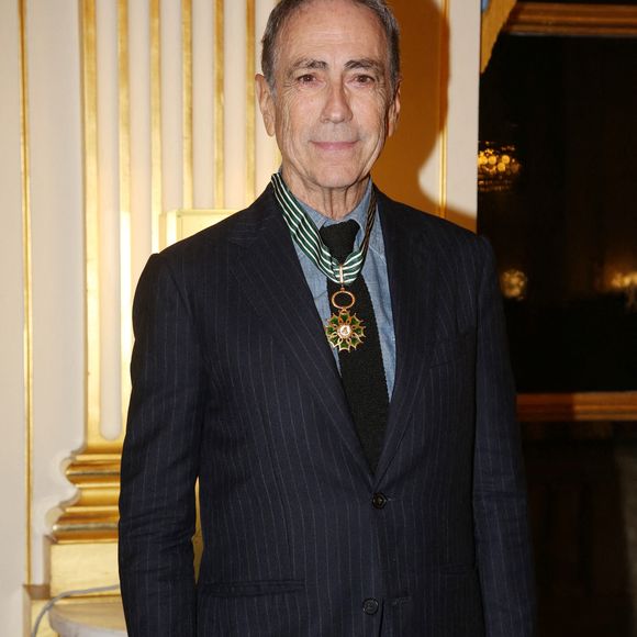 Alain Chamfort reçoit l'insigne de " Commandeur dans l'Ordre des Arts et des Lettres " des mains du ministre français de la Culture Franck Riester, au Ministere De La Culture, à Paris, France, le 30 octobre 2019. Photo by Jerome Domine/ABACAPRESS.COM