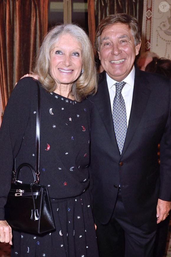 Désormais, Jean-Pierre Foucault et sa femme Evelyne vivent juste à côté de chez Claude Moreau, à Carry-le-Rouet.

Exclusif - Jean-Pierre Foucault et sa femme Evelyne Jarre assistent au diner La Chaine de l'Espoir organisé par l'association Pharmavie au Pavillon Ledoyen a Paris, France le 25 janvier 2018. Photo par Aurore Marechal/ABACAPRESS.COM