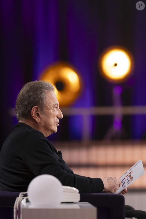 Exclusif - Michel Drucker lors de l'enregistrement de l'émission "Famille je vous aime" présentée par Michel Drucker et qui sera diffusée le vendredi 29 mai sur France 3, à Paris, France, le 4 décembre 2025. © Gaffiot-Perusseau/Bestimage