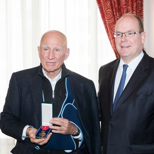 Exclusif - Sebastiao Salgado et le prince Albert II de Monaco - Le photographe Sebastiao Salgado reçoit l'insigne de Chevalier de l'ordre des Arts et des Lettres par le prince Albert II de Monaco à l’ambassade de Monaco à Paris le 21 février 2019. © Cyril Moreau/Bestimage