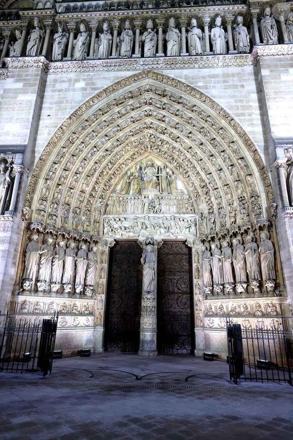 La cathédrale Notre-Dame affiche sa splendeur retrouvée, cinq ans après l'incendie, au coeur de Paris, à l'occasion de sa réouverture, le 7 décembre 2024.
© Dominique Jacovides / Bestimage