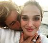 Finalement, rien de plus normal pour ce surfeur professionnel, ancien champion de France, qui a ainsi pu célébrer l’amour qu’il porte à son épouse avec une référence à la passion qui l’anime.

Camille Lou et son amoureux le sportif Romain Laulhe, fous amoureux sur Instagram.