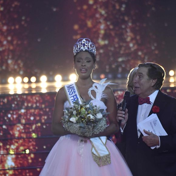 Elle a été élue Miss France, succédant ainsi à Ève Gilles

 Crédits : Pierre Billard/sipa press via Bestimage