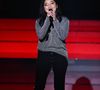 La jeune femme a pris une pause bien méritée.

Enregistrement de l'émission "La chanson secrète", présentée par N.Aliagas et diffusée le 1er décembre sur TF1
© Guillaume Gaffiot-Cyril Moreau / Bestimage