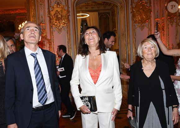 Exclusif - La famille Kretz : "L'Agence" sur TMC : Olivier et Sandrine Kretz, Majo (la grand-mère) - Soirée de gala des 50 ans de la Fondation Claude Pompidou à l'Hôtel Marcel Dassault à Paris le 12 avril 2022. © Rachid Bellak / LMS / Bestimage