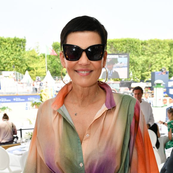 Cristina Cordula, d’origine brésilienne, s’est dite mal à l’aise face à cette tendance qu’elle qualifie presque de voyeurisme.

Exclusif - Cristina Cordula dans la tente VIP lors du Longines Paris Eiffel Jumping au pied de la Tour Eiffel sur le Champ-de-Mars à Paris, France, le 22 juin 2025.

© Perusseau-Veeren/Bestimage
