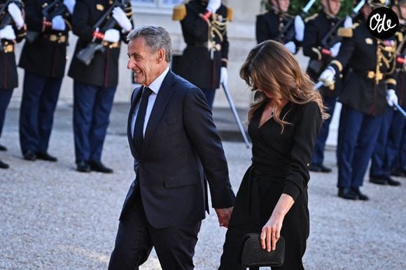 L'ancien président français Nicolas Sarkozy et son épouse, la chanteuse italo-française Carla Bruni-Sarkozy, arrivent à l'Élysée, à Paris, le 2 juin 2026, pour un dîner d'État organisé dans le cadre de la visite du président rwandais. Photo de Firas Abdullah/ABACAPRESS.COM