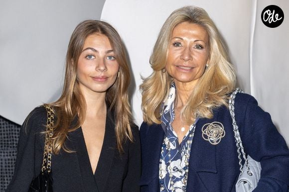 Stella Belmondo et sa mère Natty Belmondo au photocall du défilé de mode prêt-à-porter automne-hiver 2023/2024 "Chanel" lors de la fashion week de Paris, le 7 mars 2023.

© Olivier Borde / Bestimage