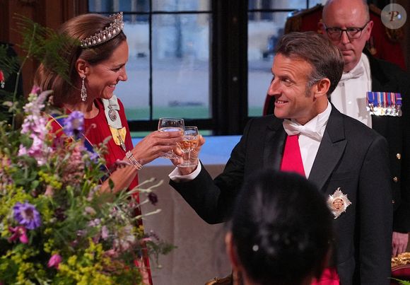 Le président Emmanuel Macron et sa femme Brigitte Macron lors d'un dîner d'état au chateau de Windsor avec le roi Charles III d'Angleterre et la reine consort Camilla le 8 juillet 2025. © Yui Mok / Pool / Julien Burton via Bestimage