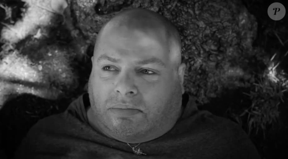 Andrew MacCarthy dans le clip "Borderline", YouTube