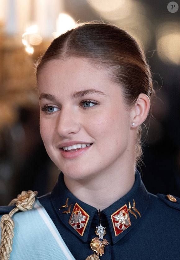 Elle devra concilier études et obligations d’héritière de la Couronne.

La princesse Leonor - La famille royale d'Espagne célèbre les Pâques militaires au Palais royal de Madrid (Espagne), le 6 janvier 2026.
LALO YASKY / BESTIMAGE