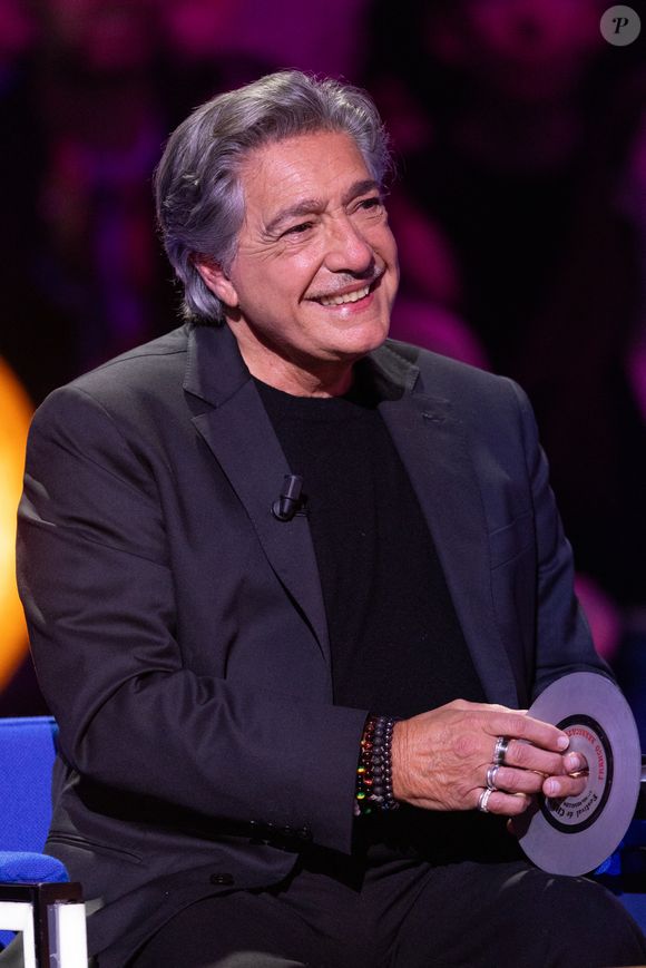 Exclusif - Frédéric François lors de l'enregistrement de l'émission "La Boîte à secrets", présentée par F.Bollaert et diffusée le 16 janvier 2026 sur France 3, dans les studios du Lendit à Saint-Denis, France, le 16 décembre 2025. © Cyril Moreau/Bestimage