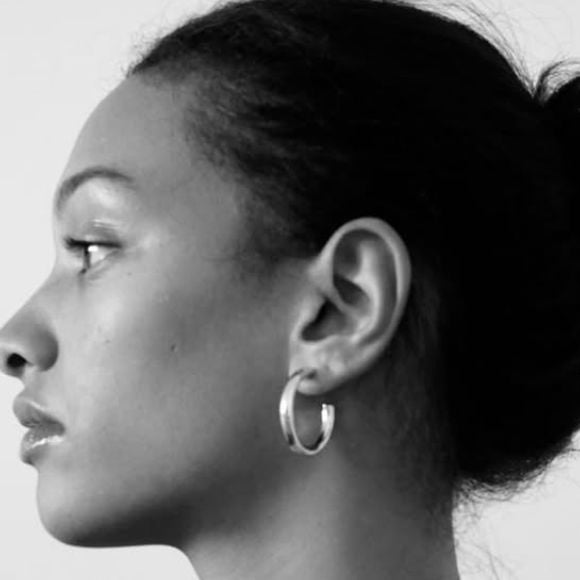 "Mon premier enfant. Ma précieuse. Que ce nouvel âge puisse t’offrir le plus beau. Tu mérites le monde et bien plus encore. Je t'aime", a écrit Hélène Sy sur la Toile pour mettre à l'honneur la jeune femme. (Capture d'écran Instagram - 2025).