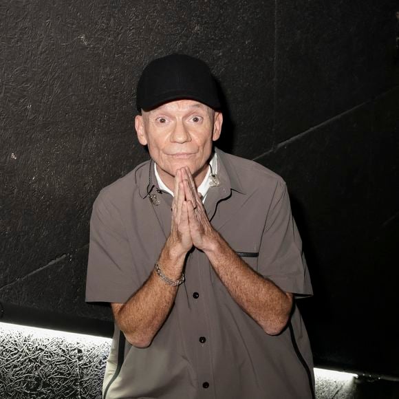 Gaetan Roussel en backstage de l'enregistrement de l'émission "La fête de la chanson française - 20 ans d'émotions" présentée par L.Thilleman et A.Manoukian, et diffusée le 17 avril sur France 3 à Paris, France, le 9 décembre 2025. © Jack Tribeca/Bestimage
