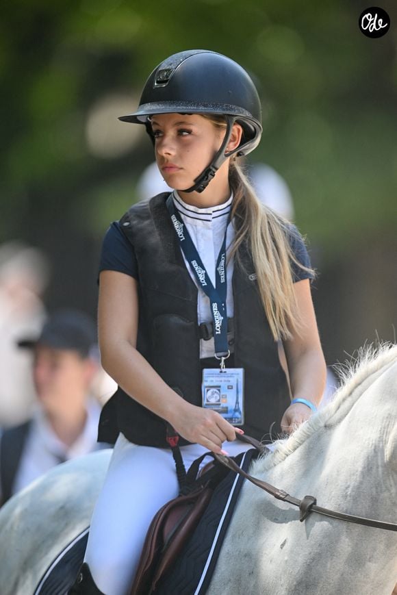 Giulia Sarkozy sur Valentine Du Delta au Prix Kids Cup Decathlon de la 12ème édition Longines Paris Eiffel Jumping au pied de la Tour Eiffel sur le Champ-de-Mars à Paris, France, le 20 juin 2026. © Perusseau-Veeren/Bestimage