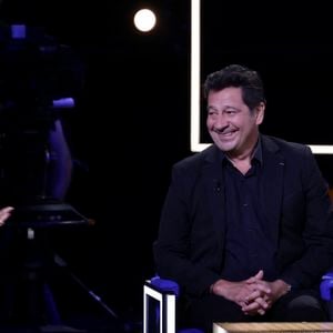 Exclusif - Laurent Gerra et Faustine Bollaert lors de l'enregistrement de l'émission "La Boîte à secrets", présentée par F.Bollaert et diffusée le 10 octobre 2025 sur France 3, dans les studios du Lendit à Saint-Denis, Seine Saint-Denis, France, le 22 septembre 2025. © Jack Tribeca/Bestimage