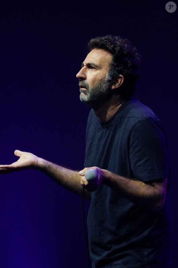 "Est-ce que le fait d’être père prend toute la place ? Oui, ça prend toute la place", a-t-il avoué. 

Mathieu Madénian - " Rire pour Rêver " : la première soirée caritative de l'Association Princesse Margot au Casino de Paris le 29 septembre 2025.

© Anne-Sophie Guebey / Bestimage
|Spectacle de la soirée "Rire pour Rêver" de l'association Princesse Margot au Casino de Paris
