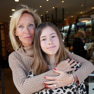 Rebecca Hampton et sa fille Eléa - 4ème édition du Festival séries télé films théâtre "Festi'Aubagne" à Aubagne le 28 mars 2026. © Anne-Sophie Guebey/Bestimage
