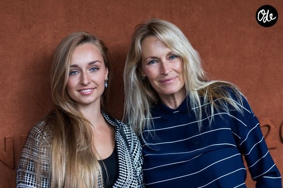 Estelle Lefebure et sa fille Emma Smet au village des Internationaux de Tennis de Roland Garros à Paris, le 6 juin 2018.

© Cyril Moreau/Bestimage
