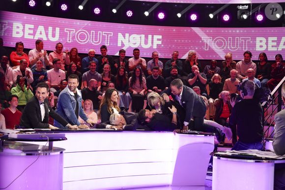 Exclusif - Cyril Hanouna, Jordan Deluxe, Géraldine Maillet, Raymond Aabou, Delphine Wespiser, Gilles Verdez, Christine Bravo, Fabien Lecoeuvre, sur le plateau de TBT9 présenté par C.Hanouna, et diffusé en direct sur W9, Paris, France, le 04 février 2026. © Jack Tribeca / Bestimage