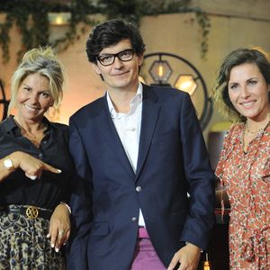 Exclusif - Caroline Margeridon, Pierre François Garcier et Marie du Sordet - Backstage de l'enregistrement de l'émission prime "Affaire conclue" dans les écuries du château de Chantilly, présentée par S.Davant et qui sera diffusée sur France 2 le 15 septembre 2020. Le 9 juillet 2020
© Guillaume Gaffiot / Bestimage