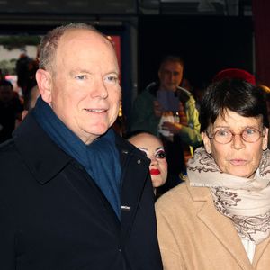 "pour le traitement d’une pathologie bénigne", est-il indiqué dans le communiqué officiel du Palais princier

Le prince Albert II de Monaco, La princesse Stéphanie de Monaco, Camille Gottlieb lors du spectacle Monaco sous les Etoiles, sous le chapiteau de Fontvieille à Monaco, le 22 décembre 2025. 
© Claudia Albuquerque / Bestimage