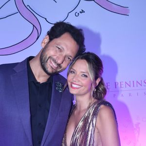 Eric Antoine a révélé que son histoire d'amour avec Gennifer Demey aurait pu ne jamais voir le jour.

Éric Antoine et son épouse Gennifer Demey lors de la soirée de gala du 10e anniversaire de l’association "Les Bonnes Fées" à l’Hôtel The Peninsula Paris. 

© Rachid Bellak/Bestimage