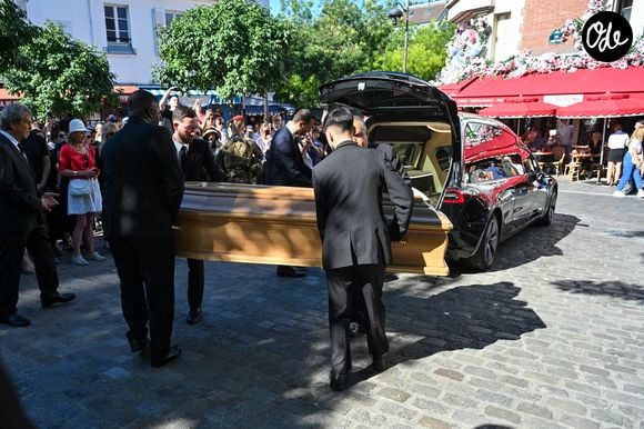 Figure emblématique de la French Touch, le DJ avait notamment connu un succès planétaire avec son titre Nightcall.

Obsèques de Vincent Belorgey alias "Kavinsky" en l'église Saint-Pierre-de-Montmartre le 12 août 2026. 

© Christian Liewig / Bestimage