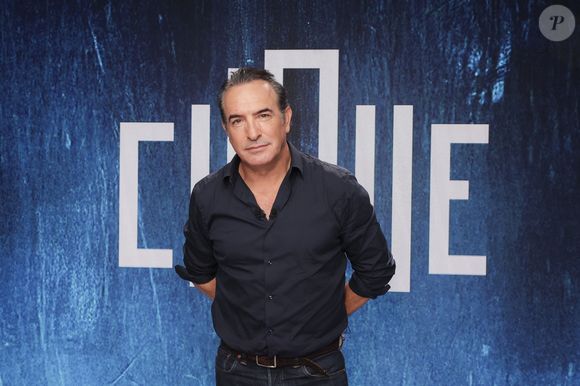 Exclusif -  Jean Dujardin, sur le plateau de Clique présenté par M.Achour, et diffusé sur Canal + le 27 octobre 2025, à Paris, France, le 21 octobre 2025. © Jack Tribeca/Bestimage