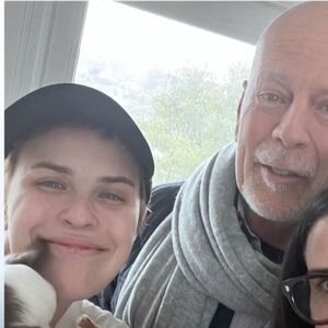 Tallulah Willis a répondu à ses critiques : "En famille, nous faisons preuve de discernement lorsque nous publions".

Tallulah et Bruce Willis à Los Angeles.

Photo : Backgrid USA / Bestimage