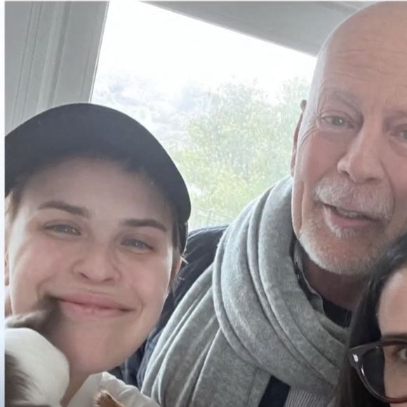 Tallulah Willis a répondu à ses critiques : "En famille, nous faisons preuve de discernement lorsque nous publions".

Tallulah et Bruce Willis à Los Angeles.

Photo : Backgrid USA / Bestimage