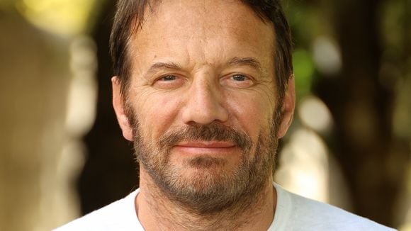 Samuel Le Bihan a déménagé dans une ville connue pour sa population particulière, un lieu qu'il défend en apportant une précision de taille