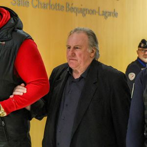 Gérard Depardieu à son procès pour agressions sexuelles sur deux femmes lors d'un tournage de film en 2021, au tribunal correctionnel de Paris, France, le 27 mars 2025. © Denis Guignebourg/Bestimage