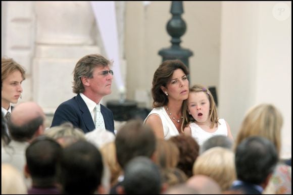 Le prince Andrea Casiraghi, le prince Ernst Auguste de Hanovre, la princesse Caroline de Hanovre et leur fille Alexandra, lors de la cérémonie de l'avènement du prince Albert II de Monaco, en 2005. DOMINIQUE JACOVIDES / BESTIMAGE