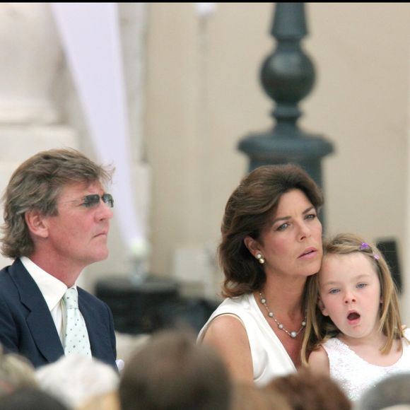 Le prince Andrea Casiraghi, le prince Ernst Auguste de Hanovre, la princesse Caroline de Hanovre et leur fille Alexandra, lors de la cérémonie de l'avènement du prince Albert II de Monaco, en 2005. DOMINIQUE JACOVIDES / BESTIMAGE