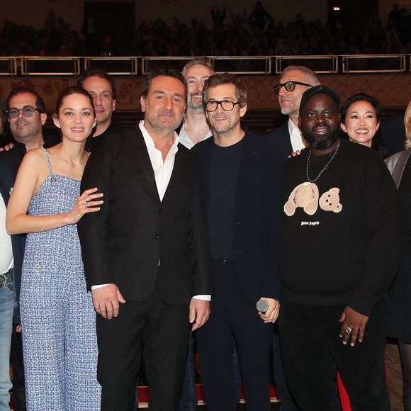 "Ne croyez pas ce que les gens disent de la difficulté d’avoir votre partenaire travaillant sur un plateau. En ce qui me concerne, je veux vraiment qu’il obtienne tout ce qu’il veut du tournage" 

Exclusif - Marion Cotillard, Gilles Lellouche, Vincent Desagnat, Guillaume Canet, Vincent Cassel et Issa Doumbia - Première du film Astérix et Obélix "L'Empire du Milieu" au cinéma Le Grand Rex à Paris le 15 janvier 2023. © Bertrand Rindoff / Bestimage