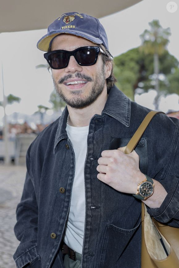 François Civil se rend à l'Hôtel Martinez pour assister à une projection avant le 78ème Festival de Cannes le 15 mai 2025 à Cannes, France. Photo by Marco Piovanotto/ABACAPRESS.COM