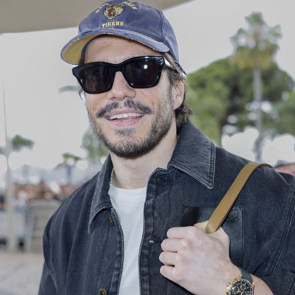 François Civil se rend à l'Hôtel Martinez pour assister à une projection avant le 78ème Festival de Cannes le 15 mai 2025 à Cannes, France. Photo by Marco Piovanotto/ABACAPRESS.COM
