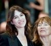 C'est ce que l'artiste de 53 ans a confié à Harper's Bazaar dont elle fait la couverture ce jeudi 23 janvier.
Charlotte Gainsbourg et sa mère Jane Birkin - Montée des marches du film «Jane par Charlotte» lors du 74ème Festival International du Film de Cannes. Le 7 juillet 2021