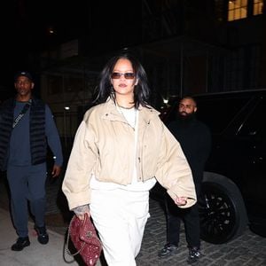 New York, NY Rihanna et A$AP Rocky profitent d'un peu de temps entre papa et maman après avoir célébré l'anniversaire de RZA au Sloomoo Institute à New York.



Sur la photo : Rihanna