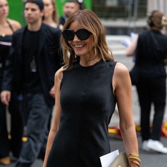 Clotilde Courau - Les célébrités au défilé AMI "Collection Homme Prêt-à-Porter Printemps/Eté 2026" lors de la Fashion Week de Paris, le 25 juin 2025
© Thibault Duboucher / Bestimage